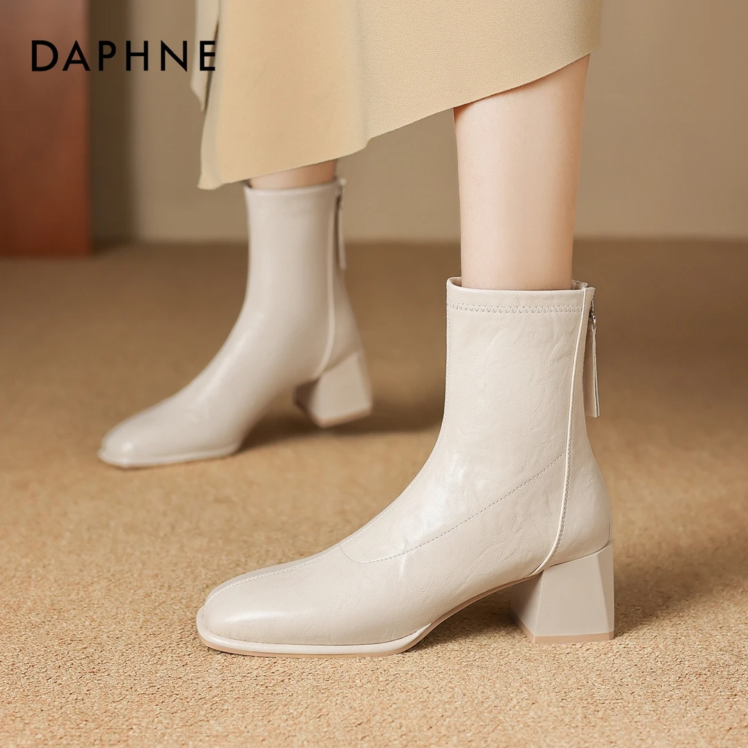 达芙妮秋冬上新法式高跟女靴爆款秋季女士方头粗跟短靴瘦瘦靴