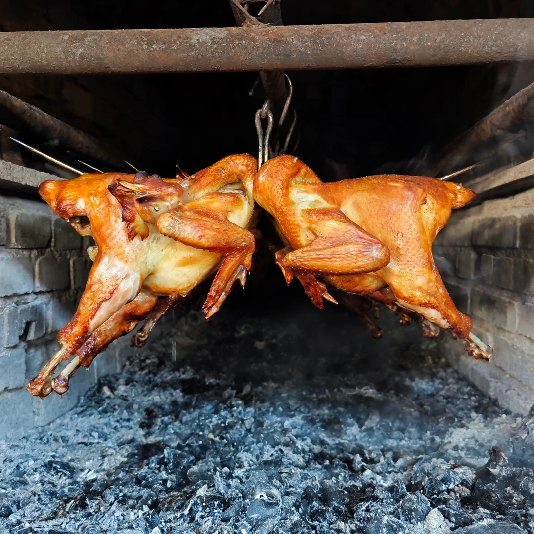 青岛平度泥炉烤鸡土窑烤鸡腊杆子烤鸡果木烤鸡