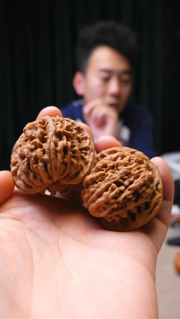 【闪购商品】文玩核桃把件四座楼40左右
