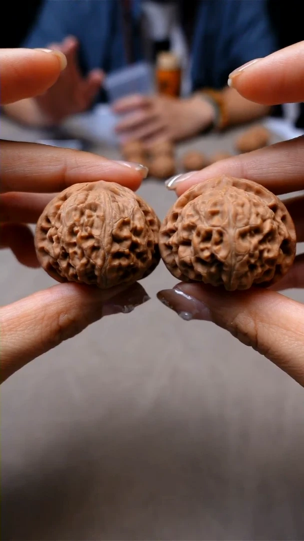 【闪购商品】文玩核桃把件38左右宫灯