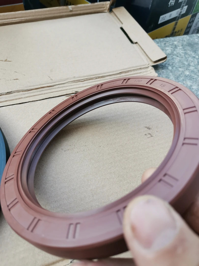 比亚迪，开沃，德龙，汉德，前轮油封，双层防护防水防泥