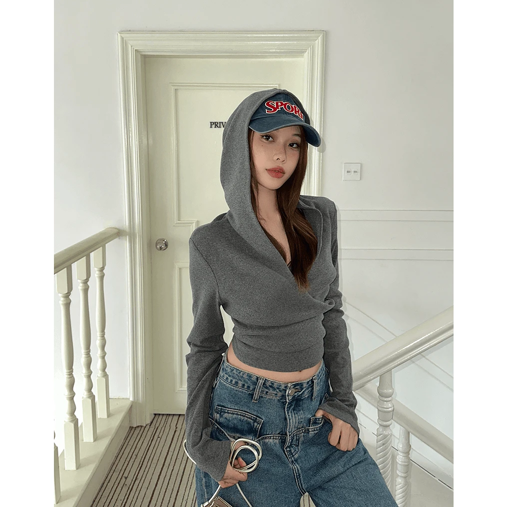 2025秋款设计感交叉连帽长袖T恤女甜酷风显瘦短款坑条针织显瘦款