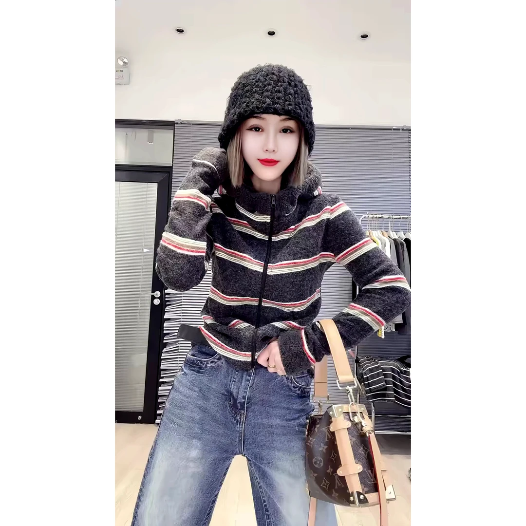 慵懒风高级感复古内搭上衣灰色条纹连帽毛边修身外套女秋冬