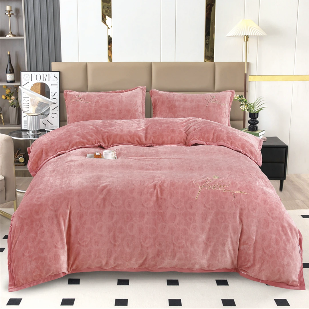 【爱丽丝-粉】2米*2.3米高密度牛奶绒绣花绒被罩保暖亲肤透气