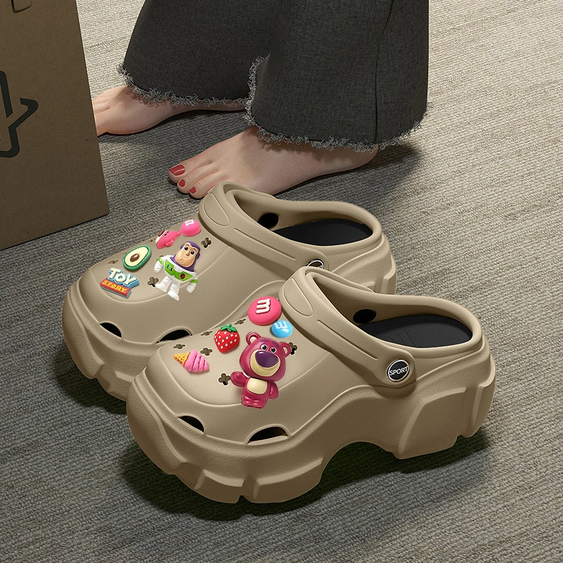 卡其色超厚洞洞鞋女款增高夏季外穿2025新款爆款网红沙滩包头凉鞋