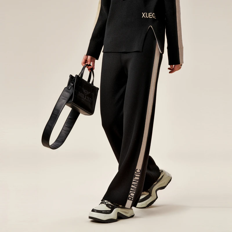 XG雪歌撞色字母织带拼接休闲裤冬季新款黑色绵羊毛直筒裤女装