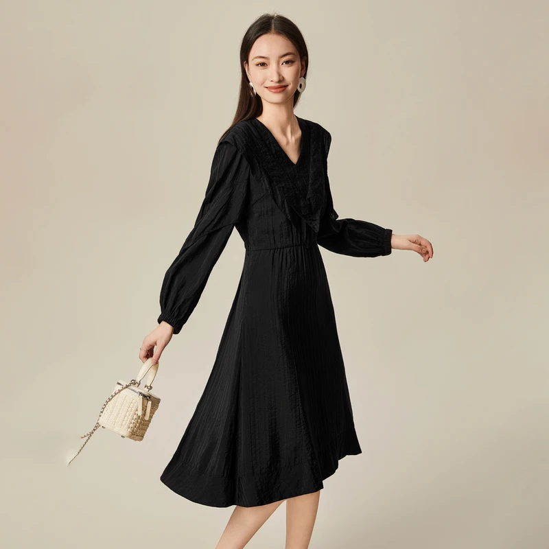 XG雪歌荷叶边设计长袖连衣裙春季新款黑色V领中长款A字裙女装