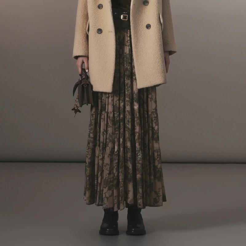 XG雪歌印染设计淑女风半身裙冬季新款通勤高腰中长款百褶裙女