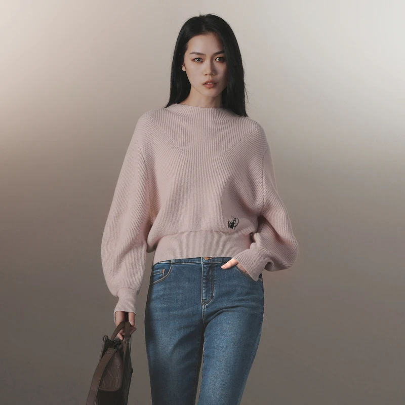 XG雪歌字母绣花长袖毛针织衫冬季新款浅粉色宽松绵羊毛毛衫女