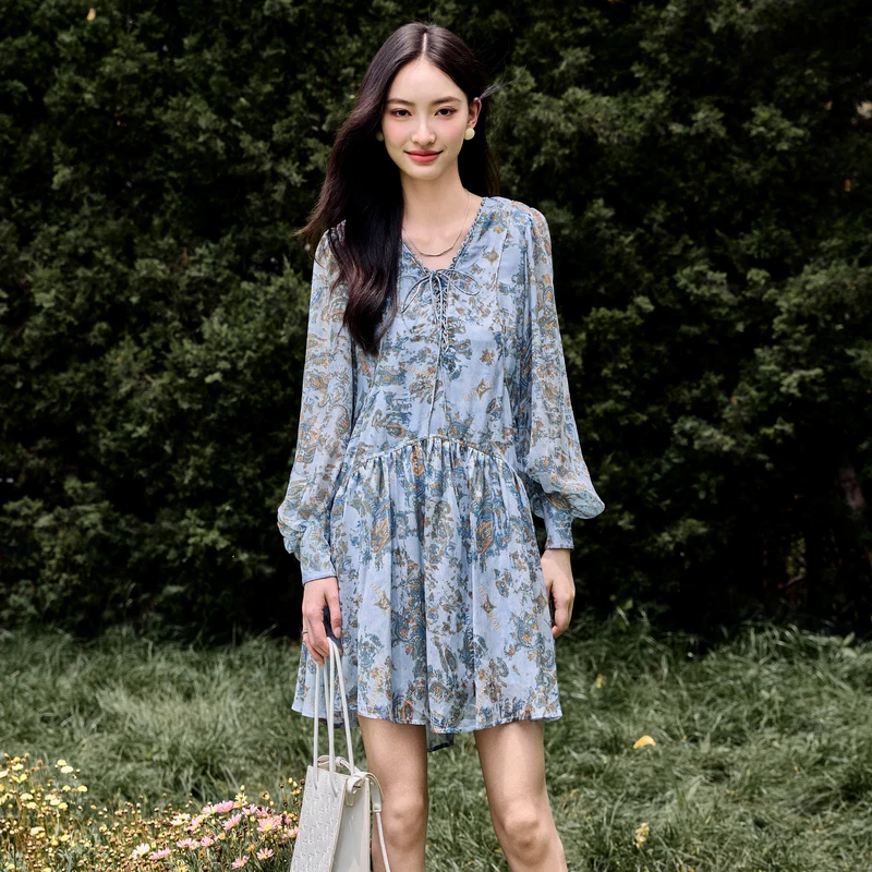 XG雪歌复古长袖连衣裙秋季新款V领绑绳设计短裙女