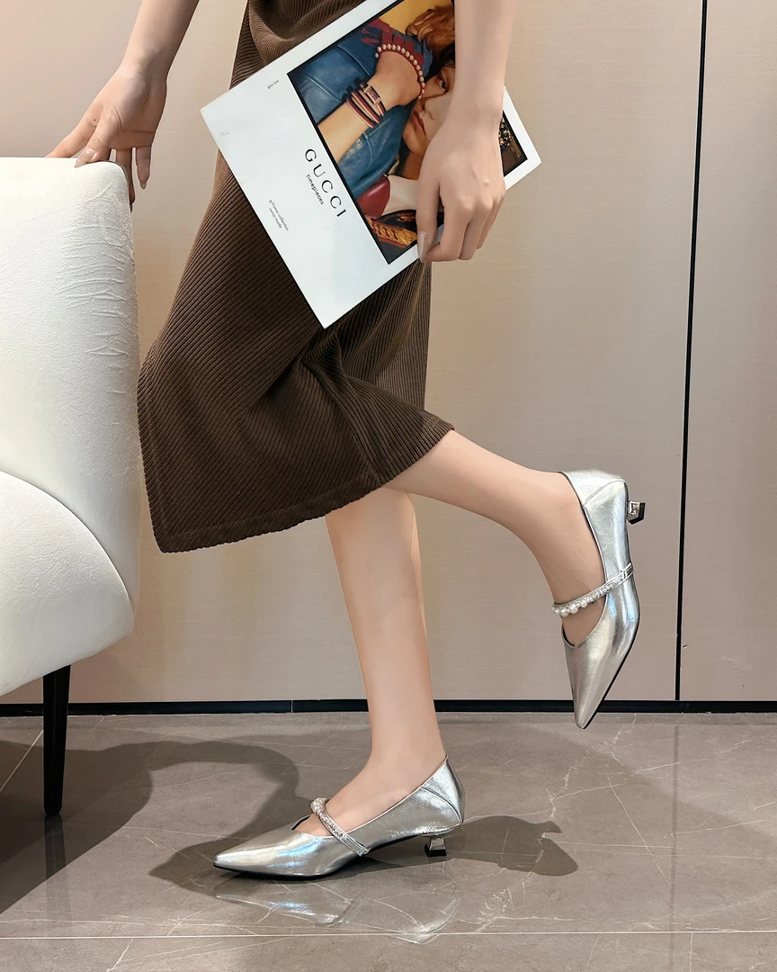 春秋百搭黑色气质细跟尖头跟鞋单鞋