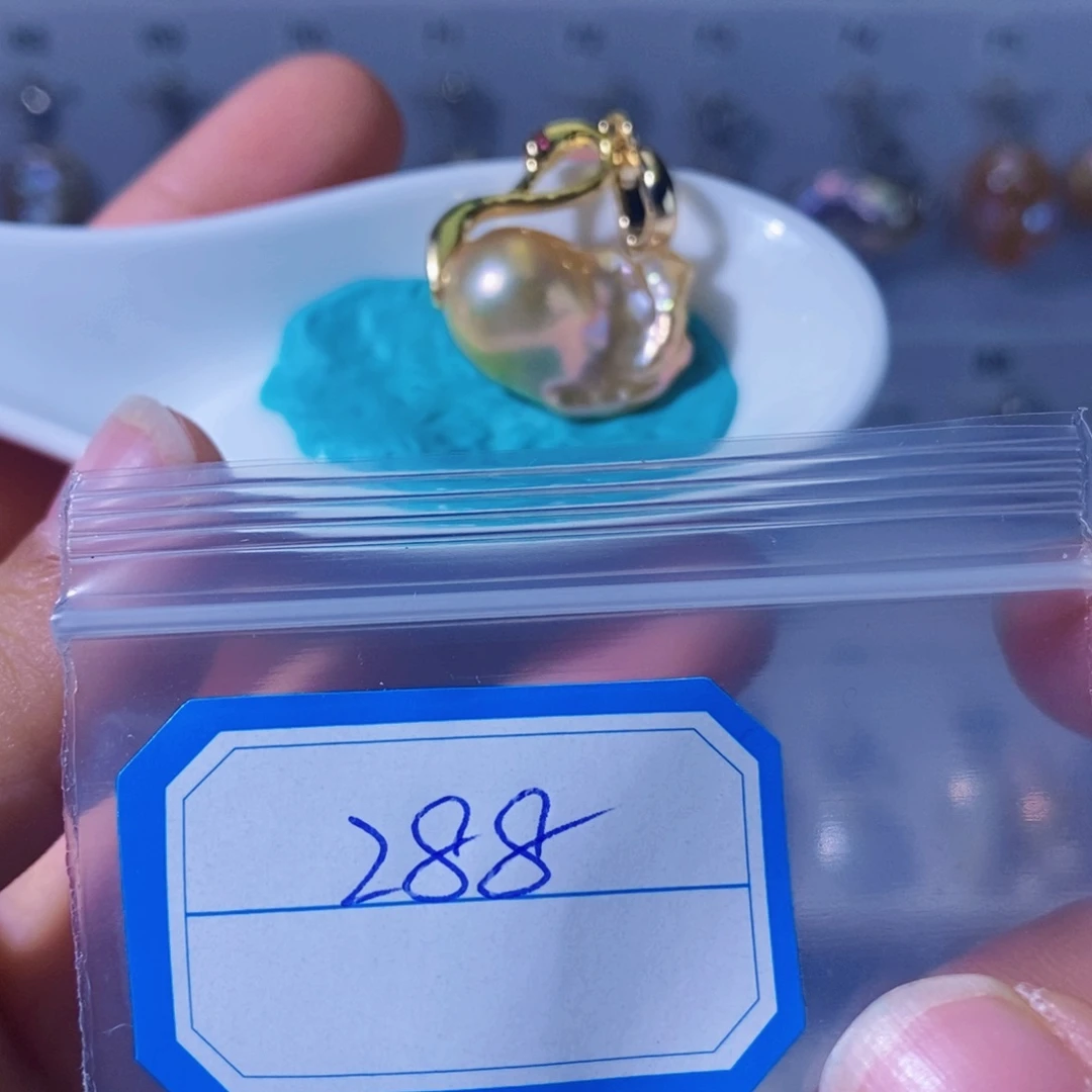 淡水珍珠颈饰合金