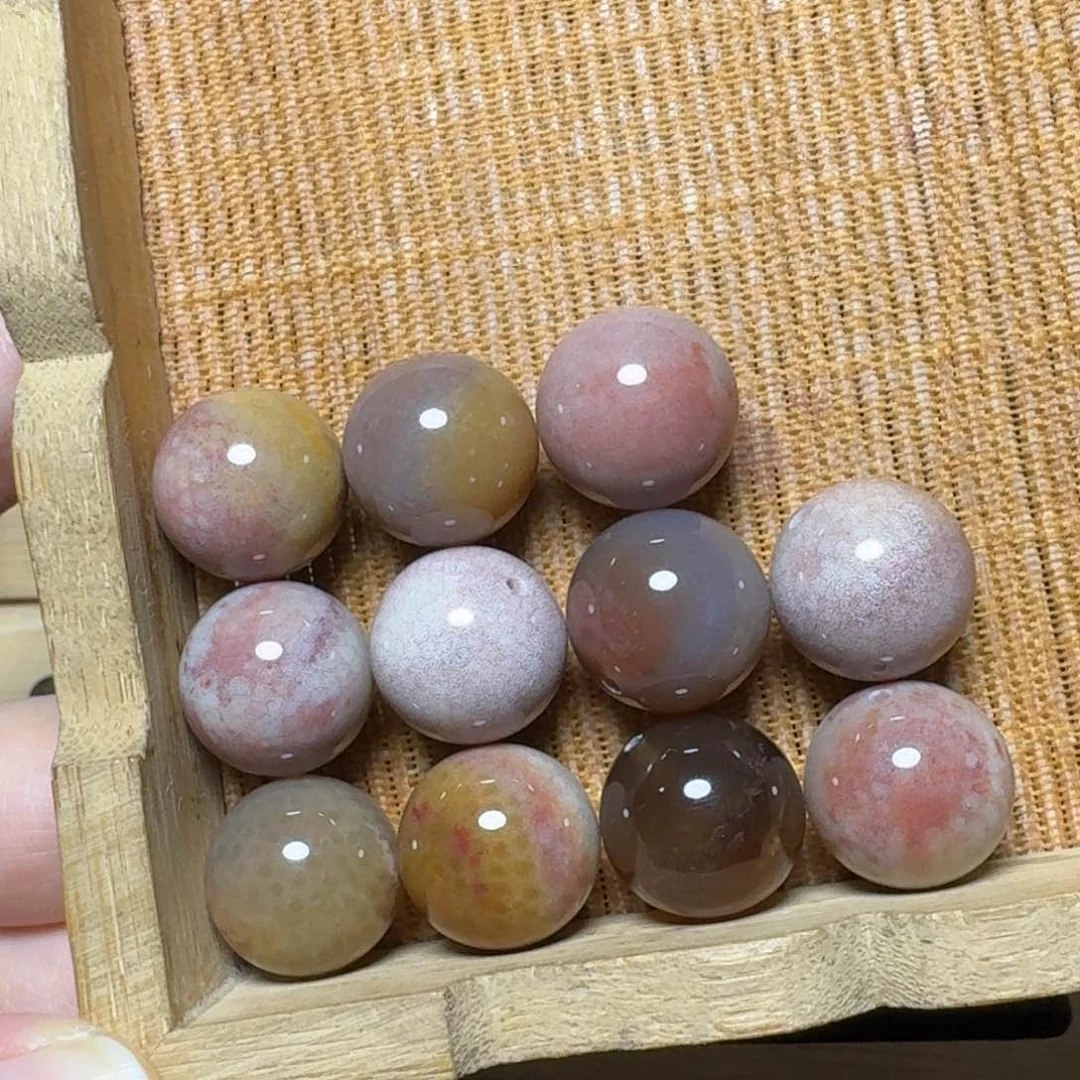 硅化玉150米，15咪彩鱼子，50克未镶嵌