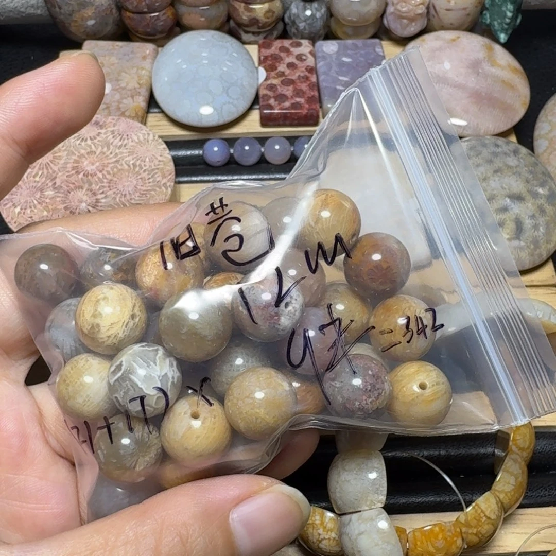 硅化玉12咪9，38颗。50生日券未镶嵌٩****۶