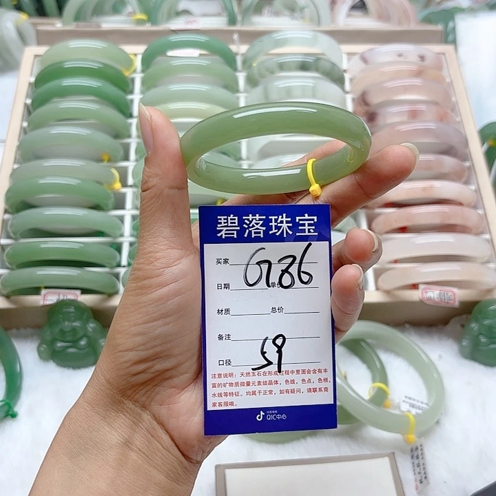 石英质玉手镯未镶嵌