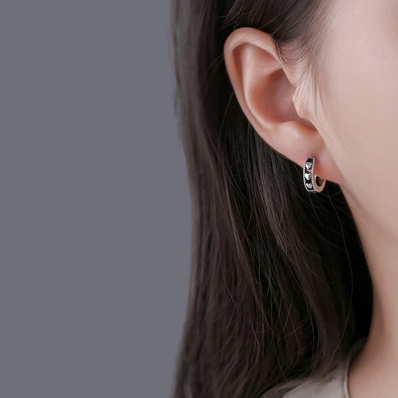 铜合金耳饰 爱心镂空耳钉高级感简约复古做旧耳饰个性百搭时尚ins