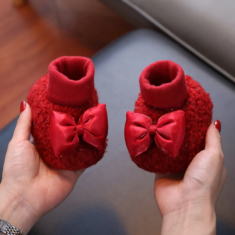 婴儿鞋秋冬季女宝宝加绒保暖鞋袜新生儿脚套防掉软底4-6-8-12个月