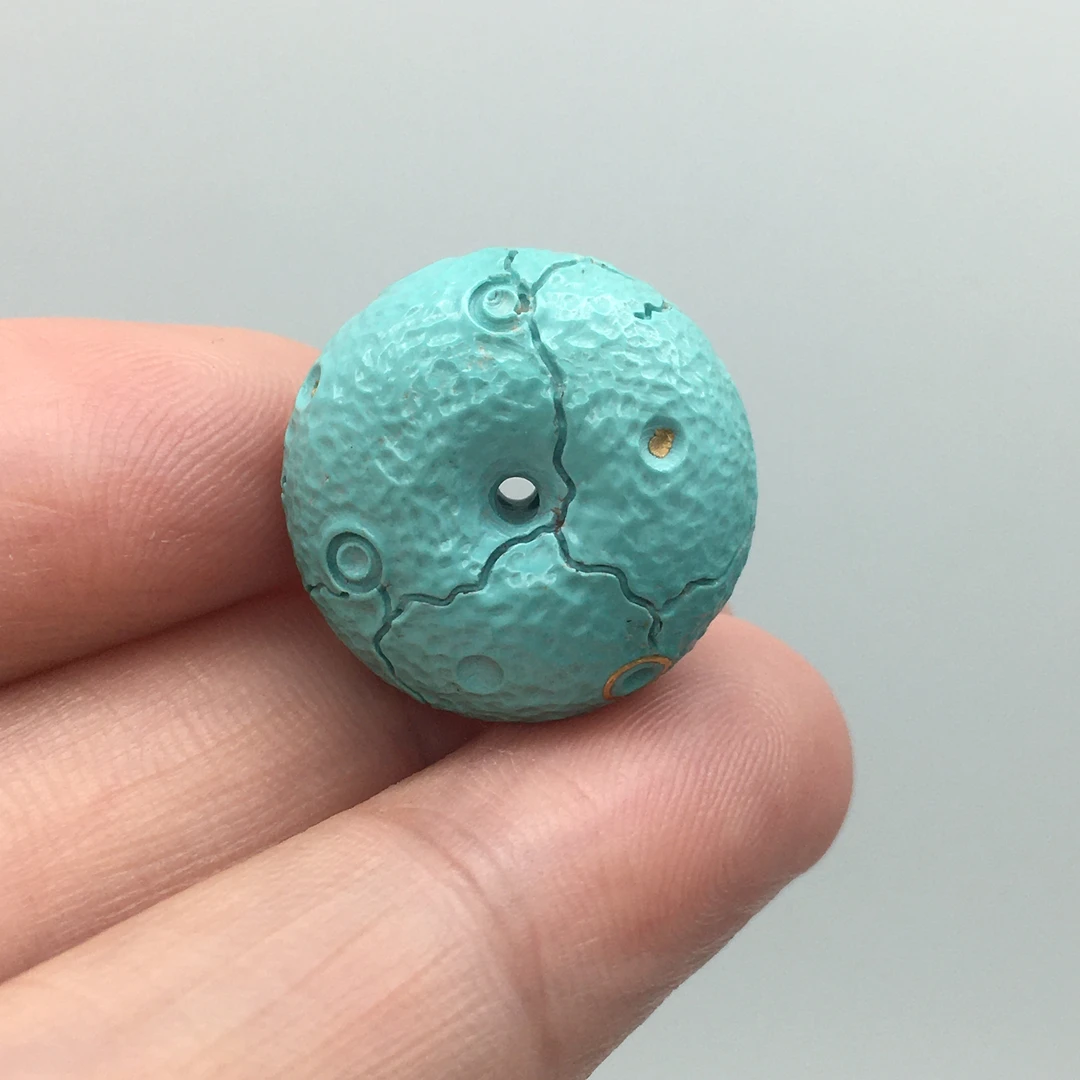 原矿绿松石高瓷精工雕刻陨石坑搓金镶钻面包圈吊坠背云锁骨19mm6g