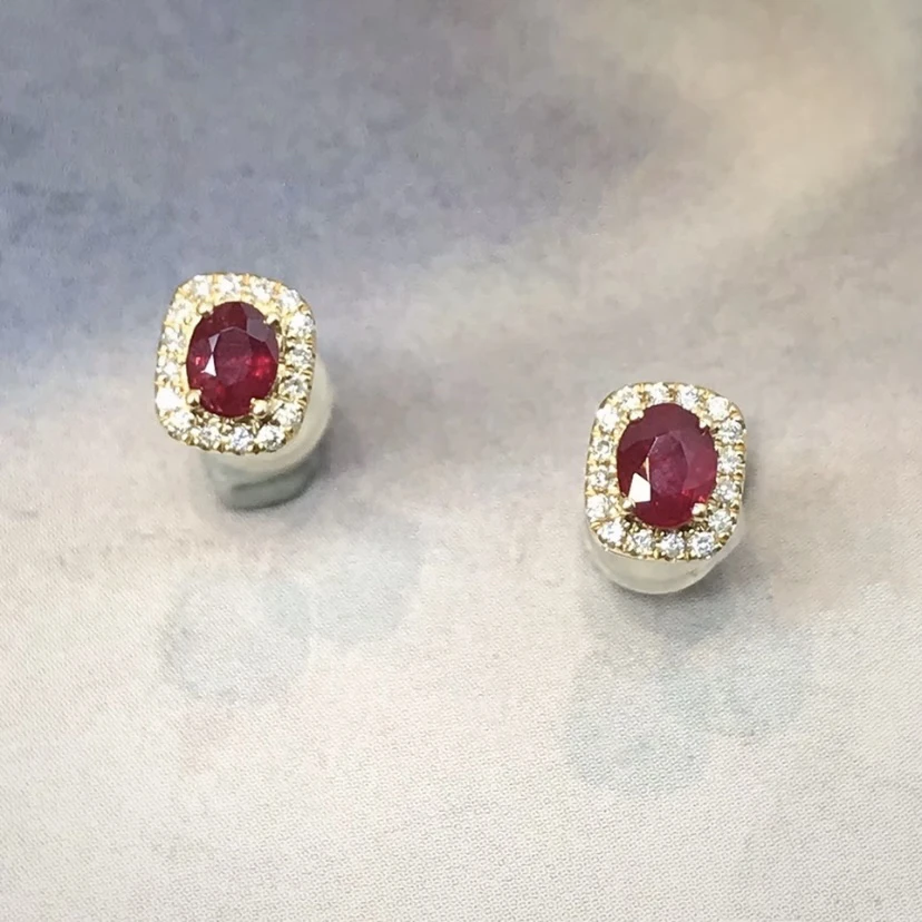 18K金 鸽血红耳钉