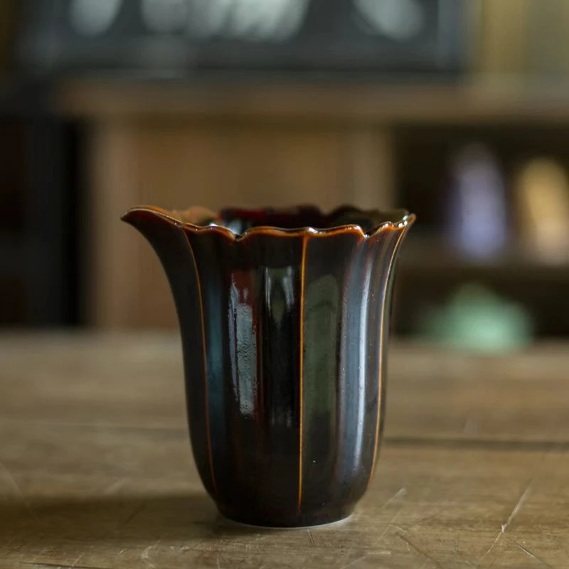 【陶珊居】 黑美人-黄丽君-花型公道杯 黑美人（Q0162）