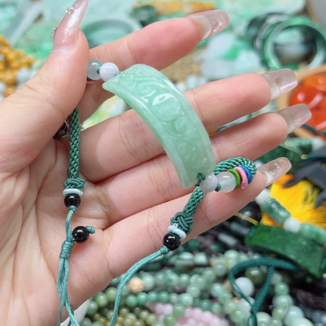 【闪购商品】翡翠颈饰未镶嵌