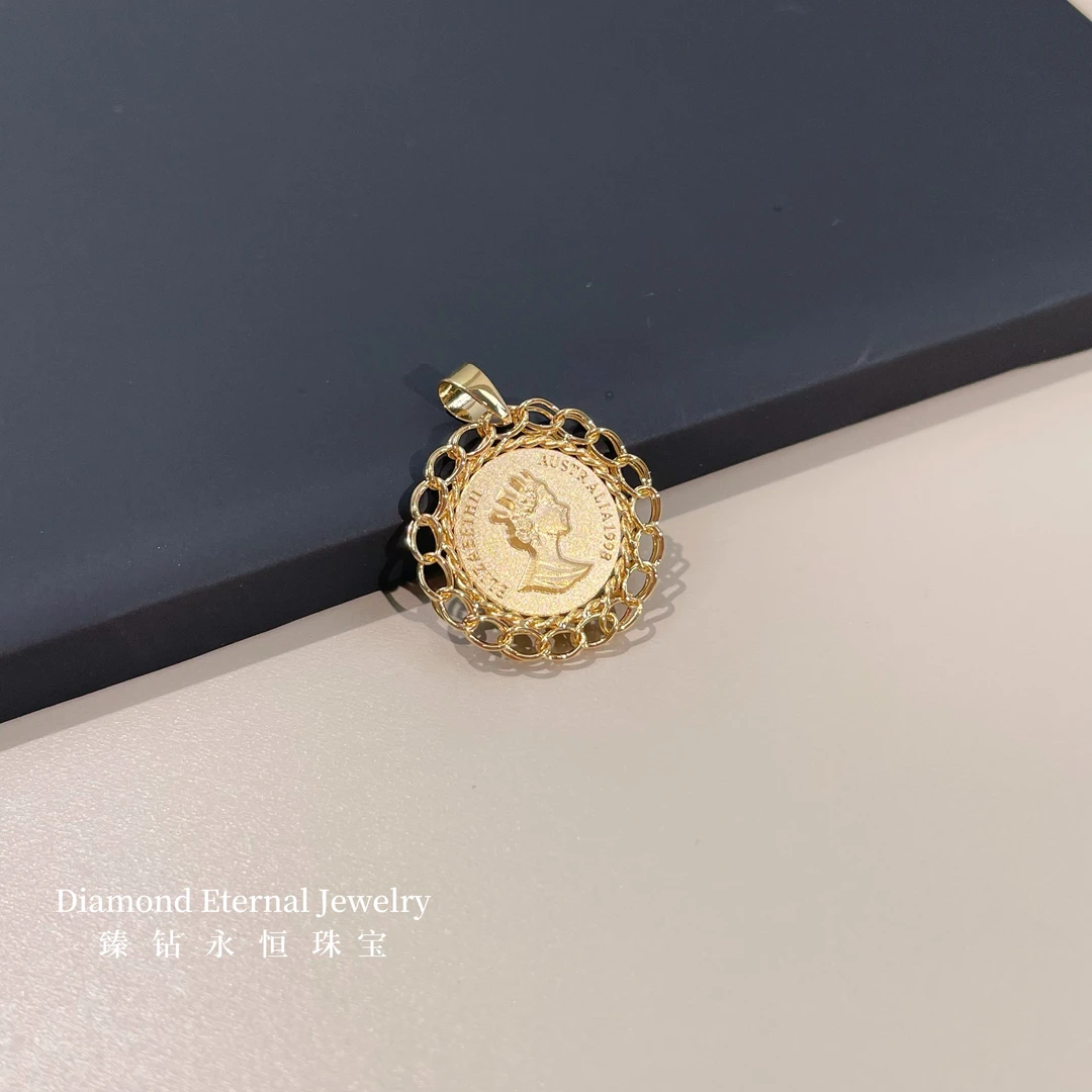 18K金女王牌吊坠浅金色立体时尚百搭法式气质轻奢个性简约精致