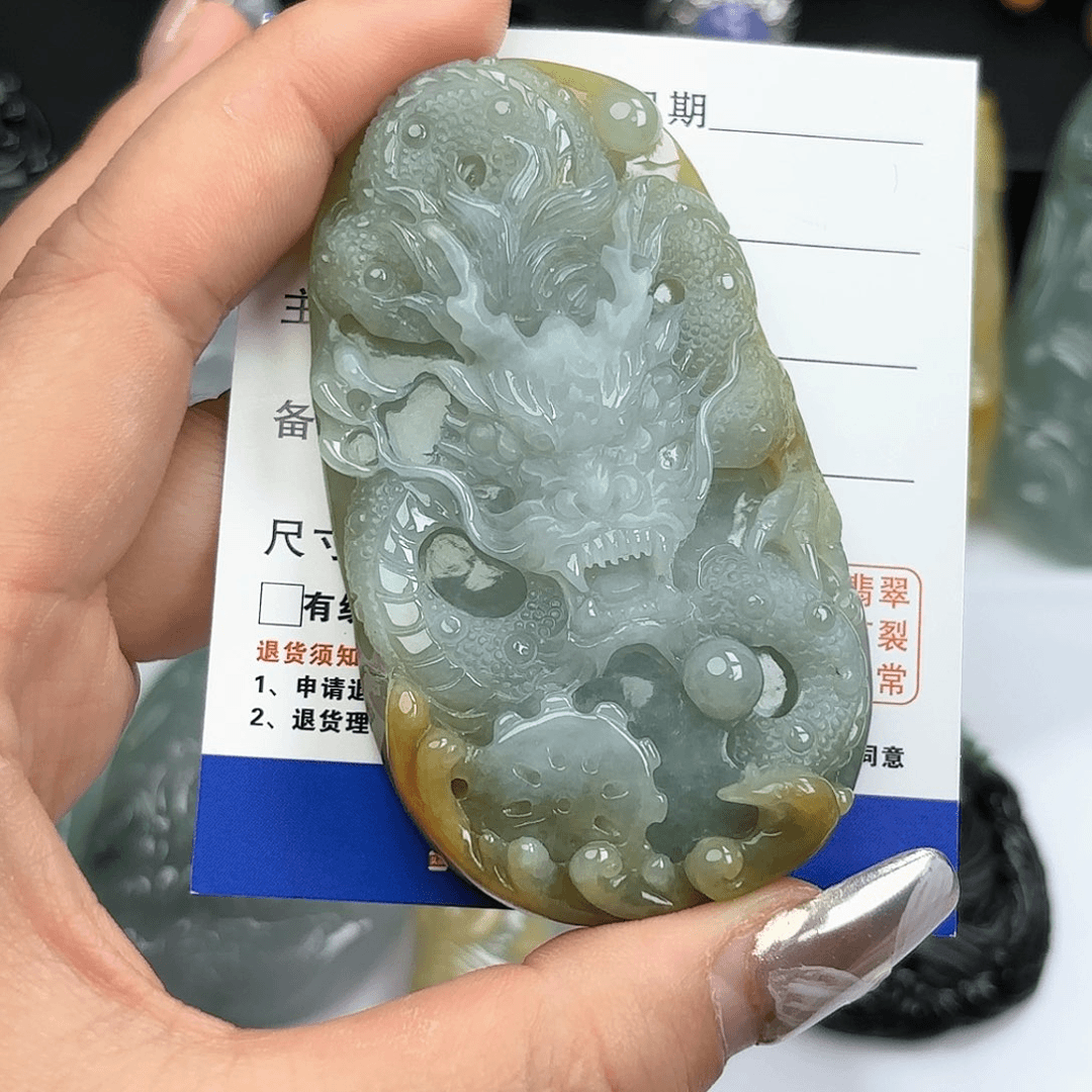 翡翠颈饰未镶嵌龙