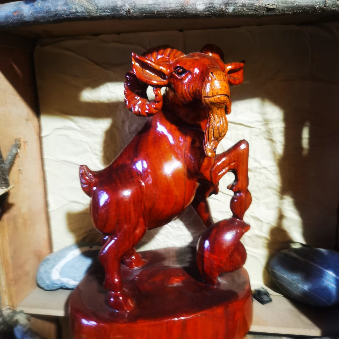 椿木雕刻摆件（小羊）