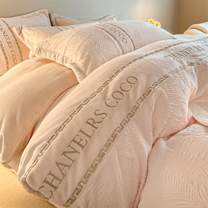 冬季雕花牛奶绒四件套法兰绒高级感加厚珊瑚绒床单被套床笠三件套