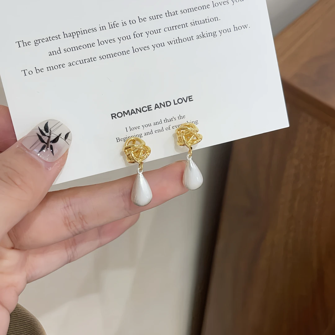 X722水滴流苏绣球耳钉简约小众时尚雅丹风