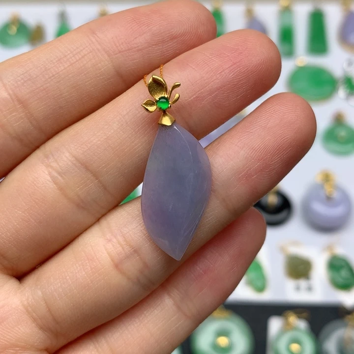 翡翠颈饰18K金镶嵌翡翠吊坠