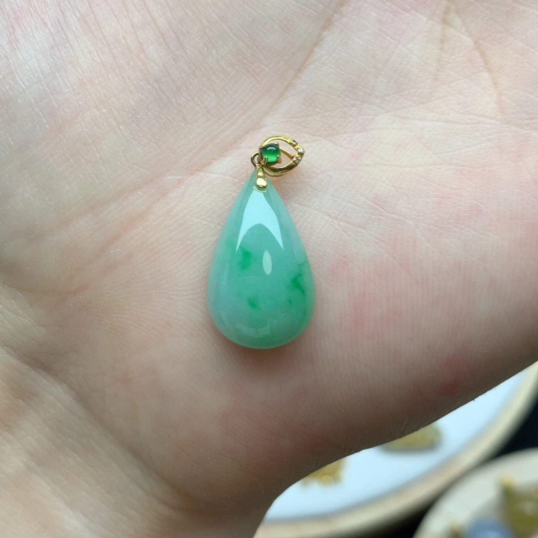【闪购商品】翡翠颈饰18K金镶嵌翡翠吊坠