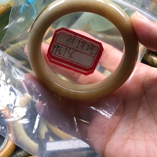 蛇纹石玉手镯合金对*说