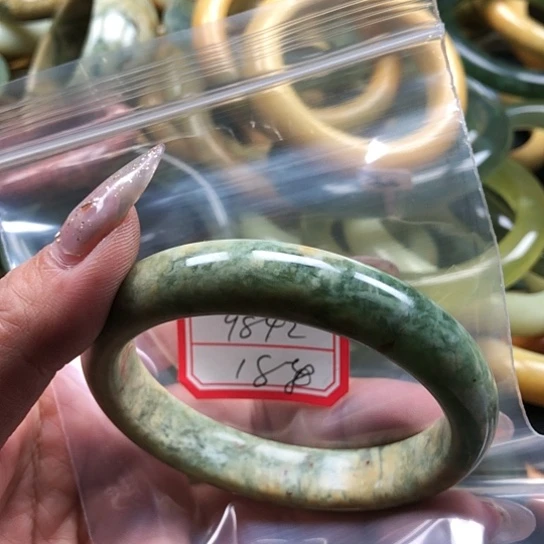 蛇纹石玉手镯未镶嵌9**0