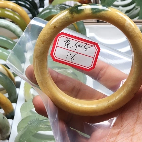 蛇纹石玉手镯未镶嵌花*子