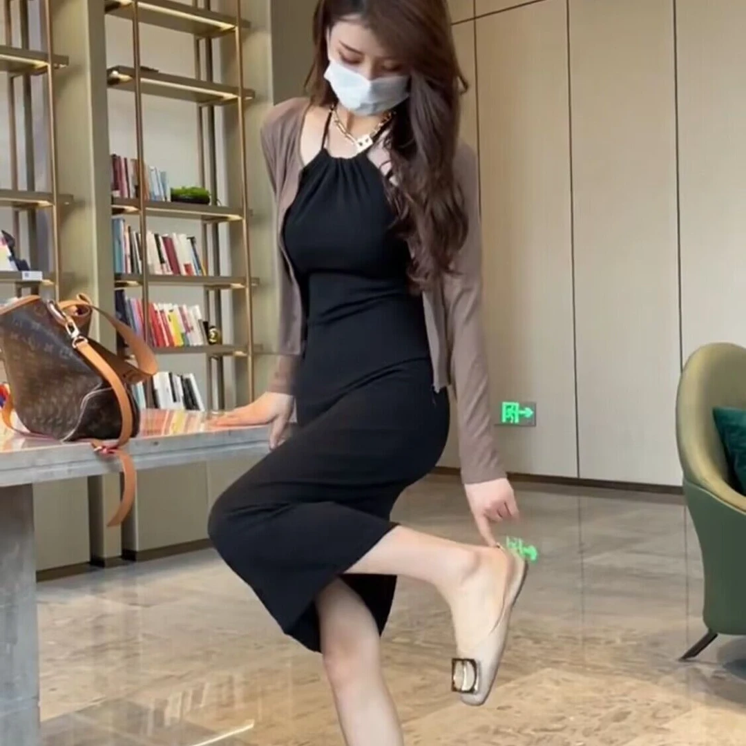 设计感简约新款显瘦气质开衫针织外套+挂脖连衣裙吊带连衣裙