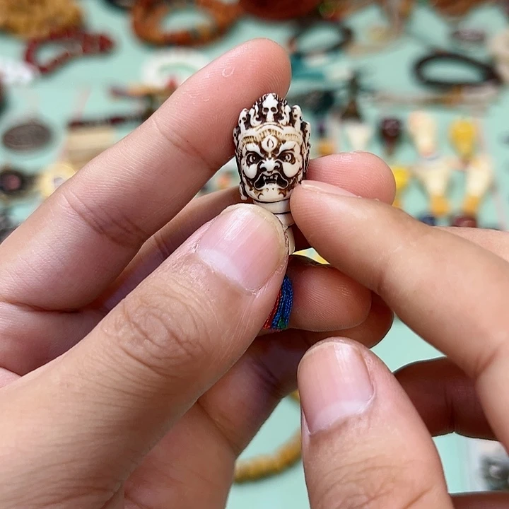 琉璃颈饰玛吉阿米藏式臻品直播间