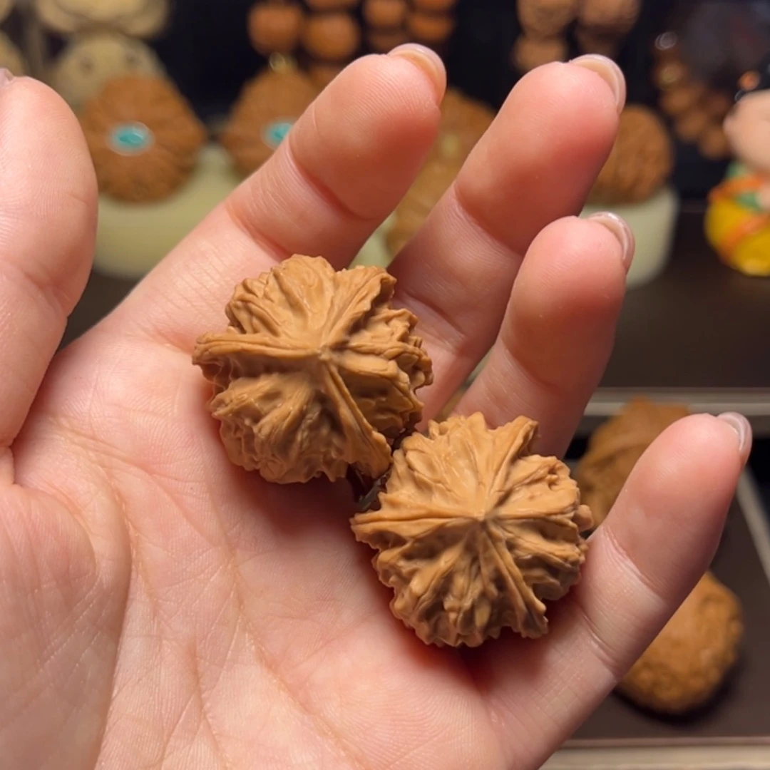 【闪购商品】文玩核桃吊坠啸*30三棱