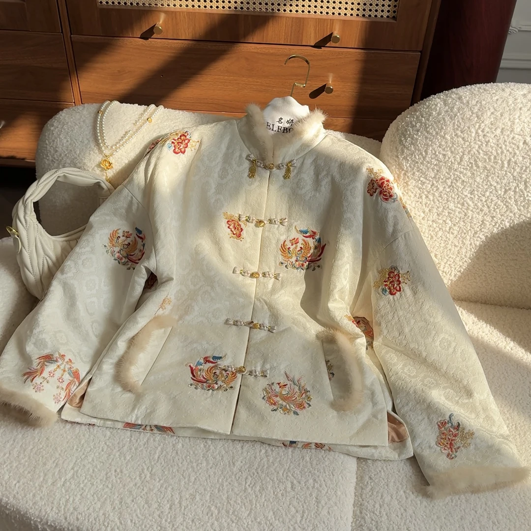 盈盈推荐《玄凤升级版》2024百搭气质时尚新中式高端刺绣棉服3317