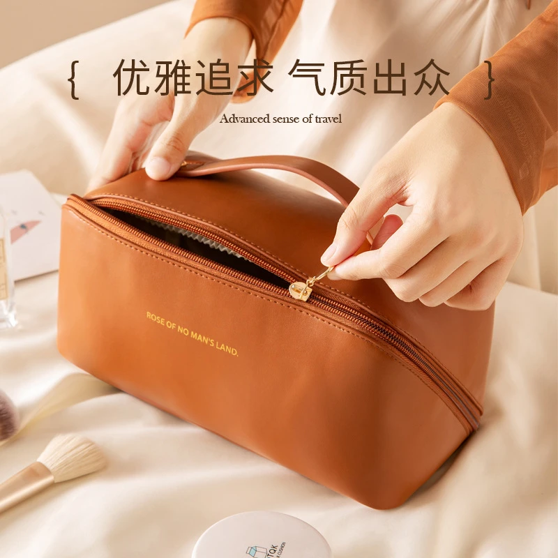 网红爆款大容量化妆包推荐外出随身携带女士式端轻奢高级感收纳包