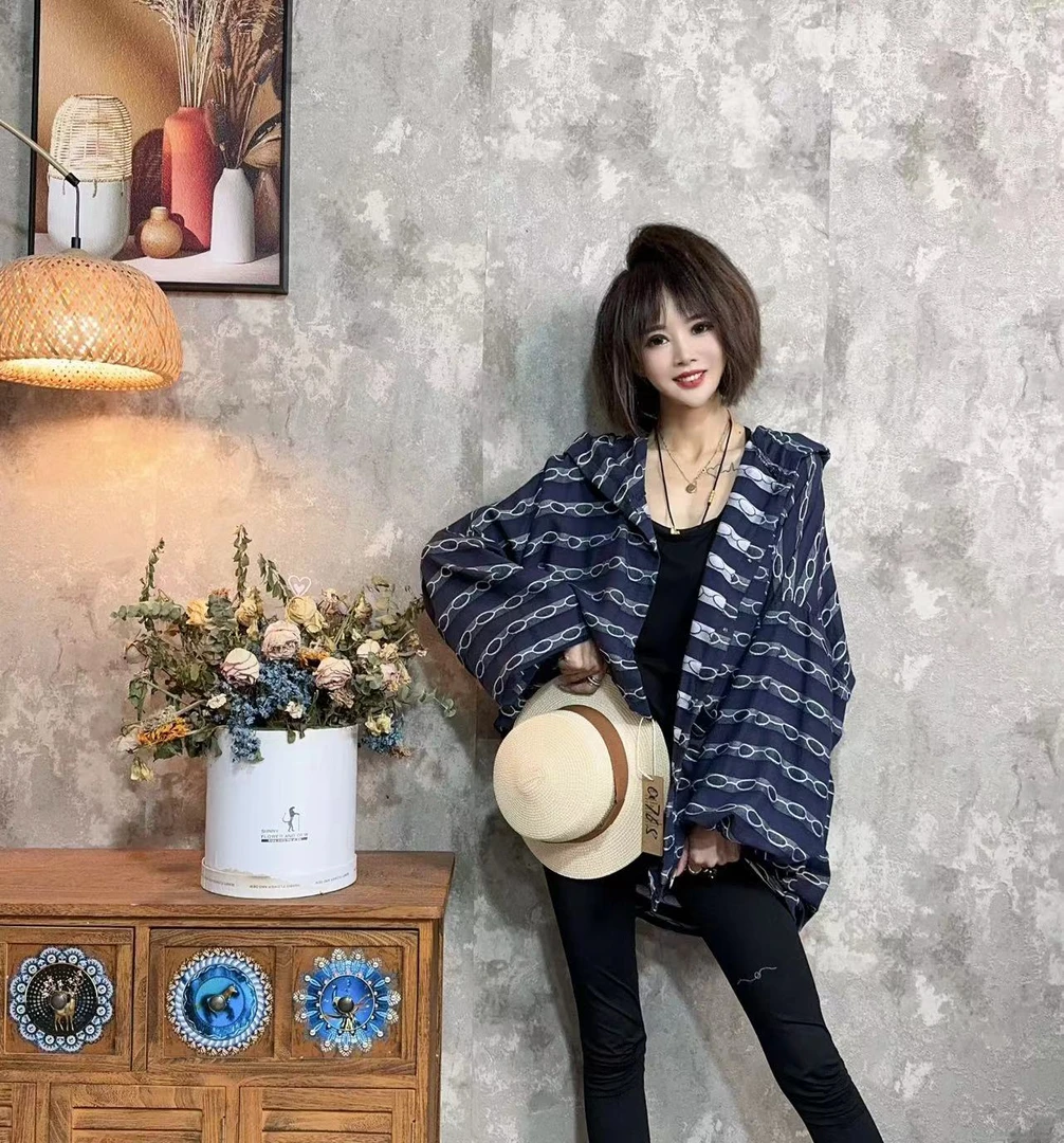 【沐木流浪记】蓝黑色白圆圈连帽四兜女装风衣外套z a768