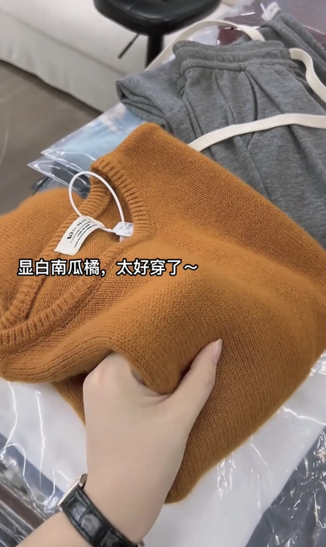米蓝家名殿好品质显白南瓜橘套头毛衣衫6699