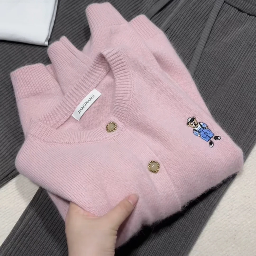 米蓝家名殿烟粉小熊开衫毛衣201