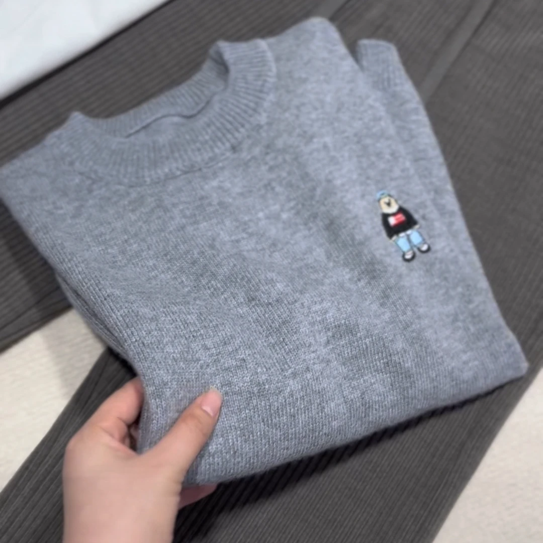 米蓝家烟灰小熊圆领毛衣309