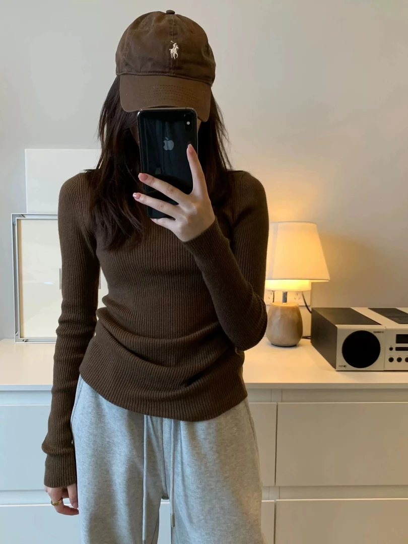 米蓝家名殿巨洋气～高弹半高领摩卡棕打底衫191