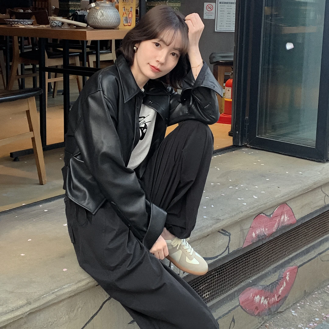 法儿家韩国限定【黑色胶片】皮衣外套FS401S103