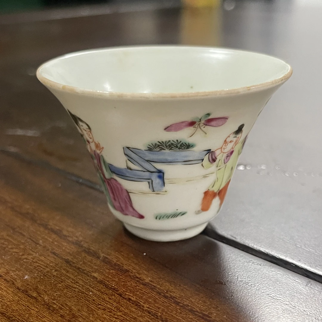 粉彩婴戏图马蹄杯