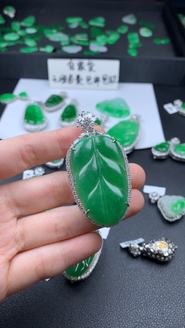 【闪购商品】翡翠颈饰银S925镶嵌叶子