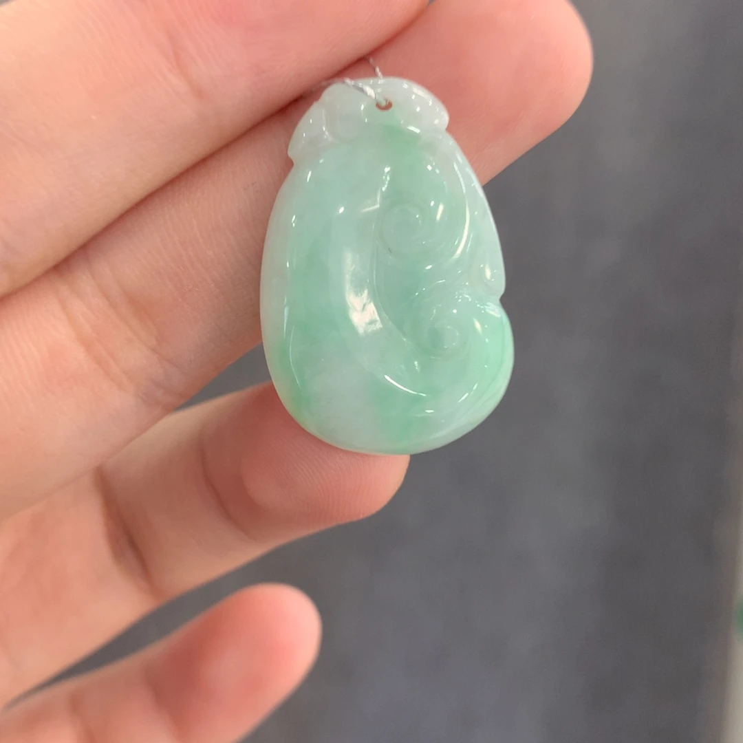 翡翠颈饰未镶嵌如意