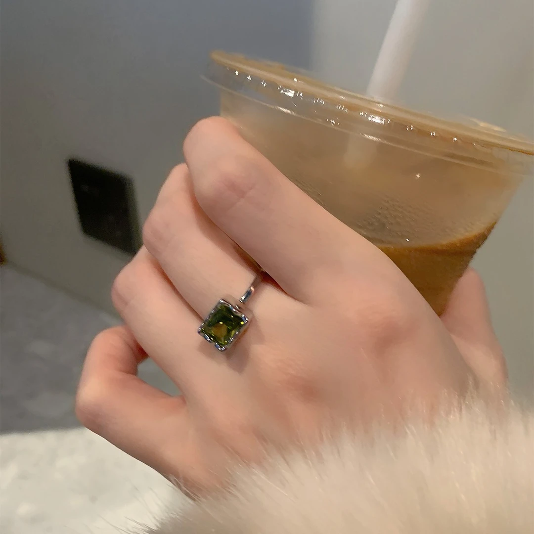 铜合金戒指 杜松子｜RINGRING商店橄榄绿方形锆石戒指简约风指环